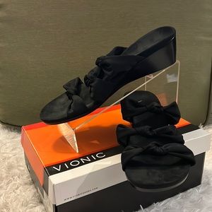 Vionic Black sandals